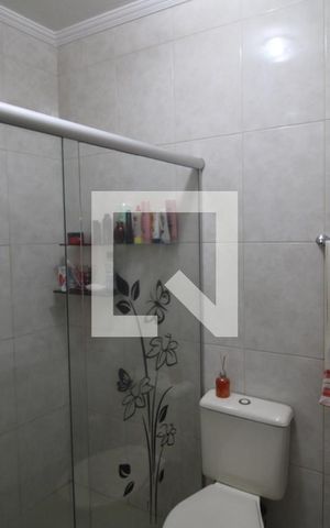 Casa à venda com 440m², 8 quartos e 4 vagasCasa 1 - Quarto 2 - Banheiro