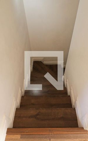 Casa de condomínio à venda com 114m², 3 quartos e 2 vagasEscada