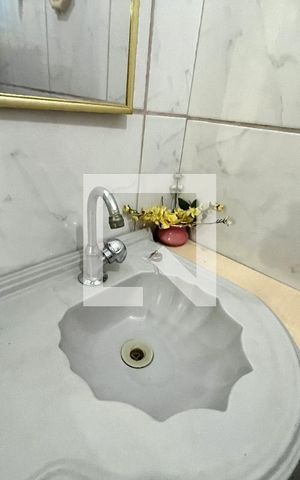 Casa à venda com 300m², 5 quartos e 2 vagas Casa à venda com 300m², 5 quartos e 2 vagasLavabo