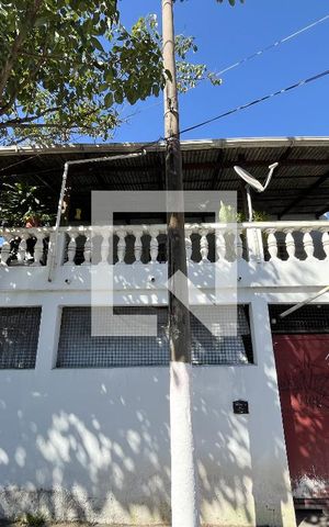 Casa à venda com 300m², 5 quartos e 2 vagas Casa à venda com 300m², 5 quartos e 2 vagasFachada