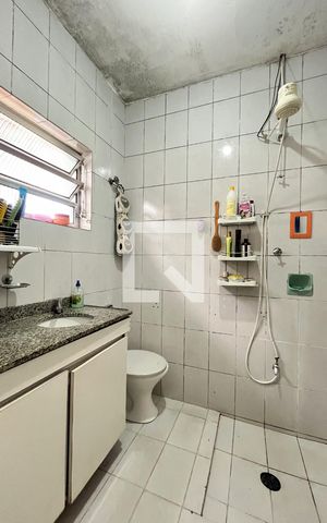 Casa à venda com 300m², 5 quartos e 2 vagas Casa à venda com 300m², 5 quartos e 2 vagasBanheiro 1