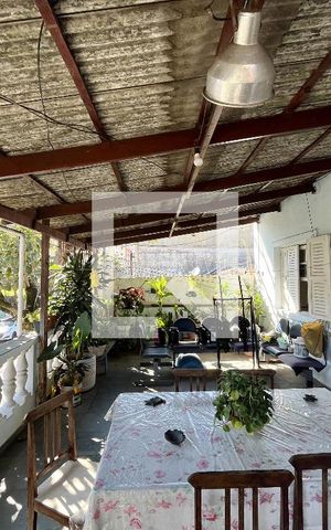Casa à venda com 300m², 5 quartos e 2 vagas Casa à venda com 300m², 5 quartos e 2 vagasVaranda
