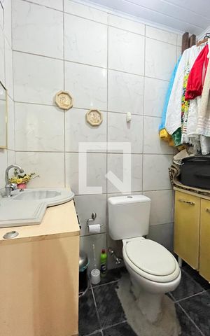 Casa à venda com 300m², 5 quartos e 2 vagas Casa à venda com 300m², 5 quartos e 2 vagasLavabo