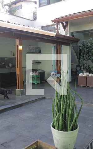 Casa à venda com 312m², 3 quartos e 2 vagasQuintal