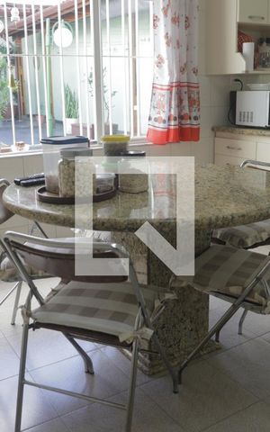 Casa à venda com 312m², 3 quartos e 2 vagasCozinha
