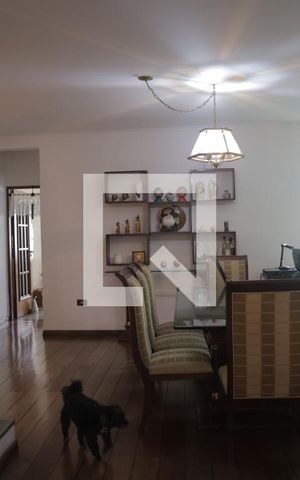 Casa à venda com 312m², 3 quartos e 2 vagasSala