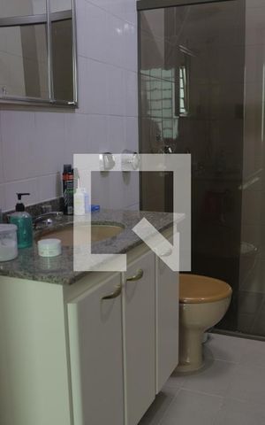 Casa à venda com 312m², 3 quartos e 2 vagasBanheiro da Suíte 2