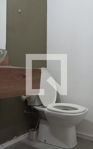 Casa para alugar com 150m², 3 quartos e 2 vagasBanheiro Social