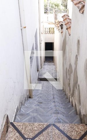 Casa à venda com 180m², 3 quartos e 2 vagasEscada