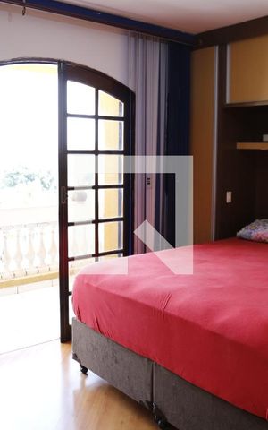 Casa à venda com 180m², 3 quartos e 2 vagasSuíte