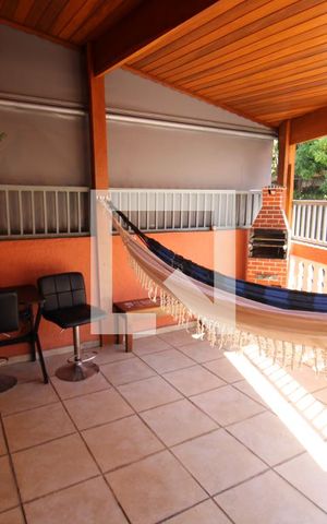 Casa à venda com 120m², 3 quartos e 2 vagasQuarto 2 - Varanda