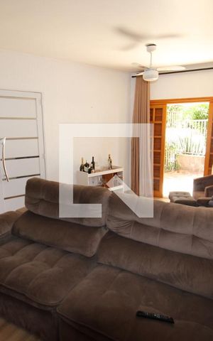 Casa à venda com 120m², 3 quartos e 2 vagasSala