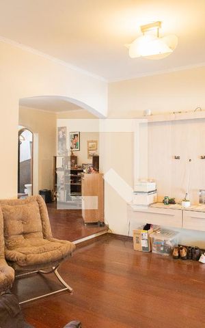 Casa à venda com 250m², 3 quartos e 3 vagas Casa à venda com 250m², 3 quartos e 3 vagasSala