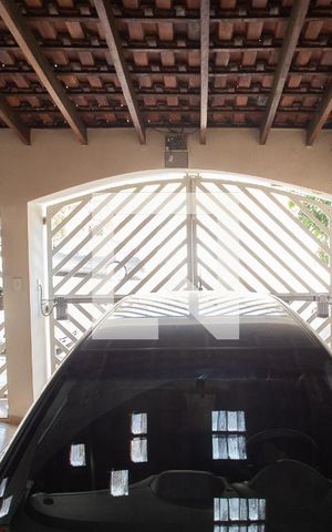 Casa à venda com 250m², 3 quartos e 3 vagas Casa à venda com 250m², 3 quartos e 3 vagasVista - Sala