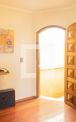 Casa à venda com 250m², 3 quartos e 3 vagas Casa à venda com 250m², 3 quartos e 3 vagasEscritório