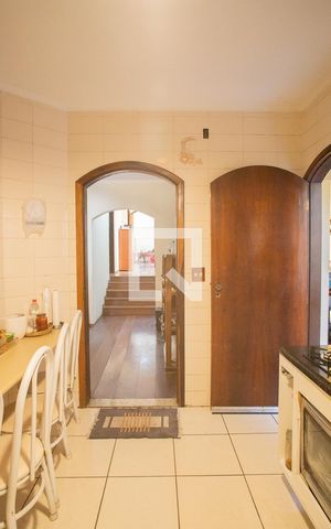 Casa à venda com 250m², 3 quartos e 3 vagas Casa à venda com 250m², 3 quartos e 3 vagasCozinha