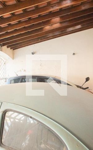 Casa à venda com 250m², 3 quartos e 3 vagas Casa à venda com 250m², 3 quartos e 3 vagasGaragem