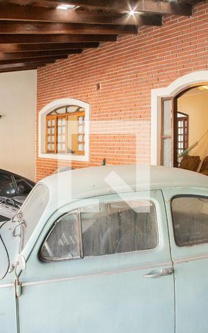Casa à venda com 250m², 3 quartos e 3 vagas Casa à venda com 250m², 3 quartos e 3 vagasGaragem