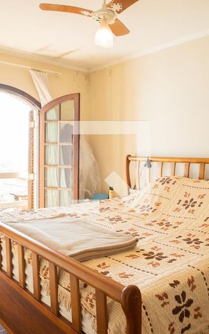 Casa à venda com 250m², 3 quartos e 3 vagas Casa à venda com 250m², 3 quartos e 3 vagasSuíte 2