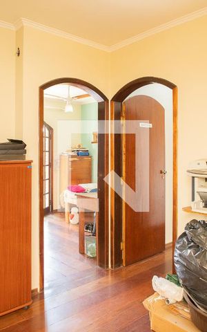Casa à venda com 250m², 3 quartos e 3 vagas Casa à venda com 250m², 3 quartos e 3 vagasEscritório