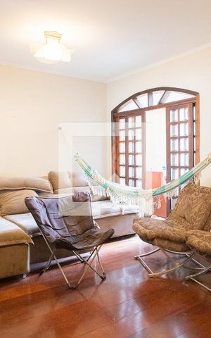 Casa à venda com 250m², 3 quartos e 3 vagas Casa à venda com 250m², 3 quartos e 3 vagasSala
