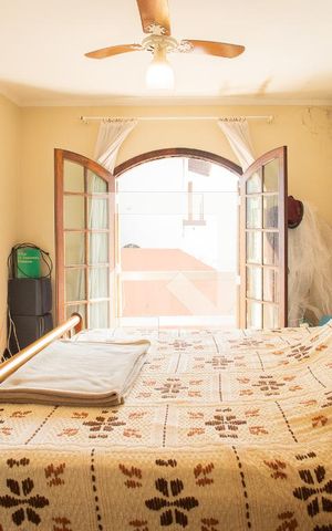 Casa à venda com 250m², 3 quartos e 3 vagas Casa à venda com 250m², 3 quartos e 3 vagasSuíte 2