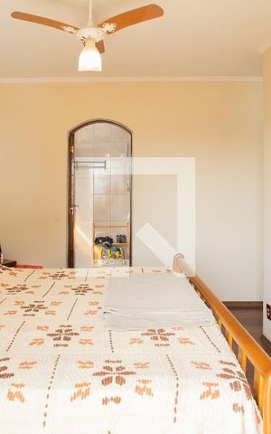 Casa à venda com 250m², 3 quartos e 3 vagas Casa à venda com 250m², 3 quartos e 3 vagasSuíte 2