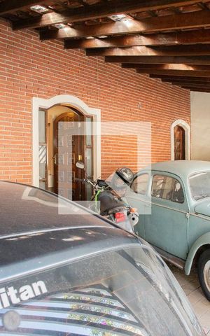 Casa à venda com 250m², 3 quartos e 3 vagas Casa à venda com 250m², 3 quartos e 3 vagasGaragem