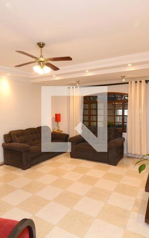 Casa à venda com 120m², 3 quartos e 2 vagasSala