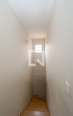 Casa à venda com 120m², 3 quartos e 2 vagasEscada