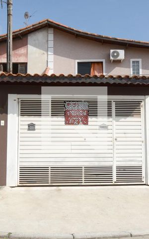 Casa à venda com 120m², 3 quartos e 2 vagasFachada