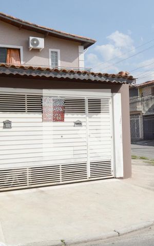 Casa à venda com 120m², 3 quartos e 2 vagasFachada