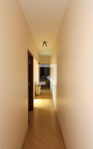 Casa à venda com 290m², 3 quartos e 4 vagas Casa à venda com 290m², 3 quartos e 4 vagasCorredor