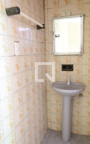 Casa para alugar com 80m², 2 quartos e sem vaga Casa para alugar com 80m², 2 quartos e sem vagaBanheiro