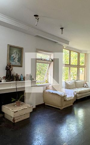 Casa de condomínio à venda com 350m², 4 quartos e 5 vagasSala