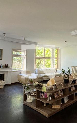 Casa de condomínio à venda com 350m², 4 quartos e 5 vagasSala