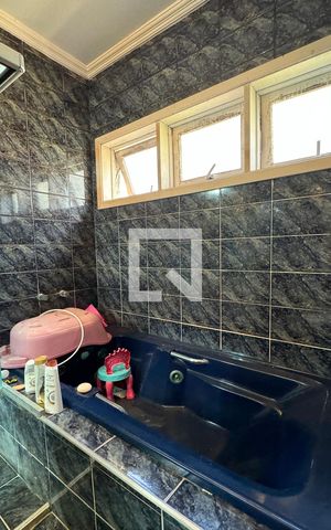 Casa de condomínio à venda com 350m², 4 quartos e 5 vagasBanheiro da Suíte 1