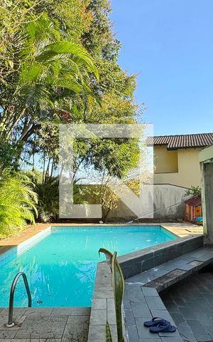 Casa de condomínio à venda com 350m², 4 quartos e 5 vagasPiscina