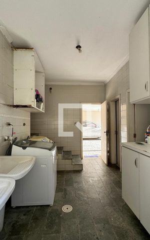 Casa de condomínio à venda com 350m², 4 quartos e 5 vagasÁrea de Serviço