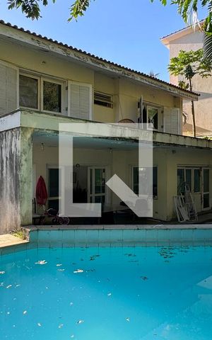 Casa de condomínio à venda com 350m², 4 quartos e 5 vagasPiscina