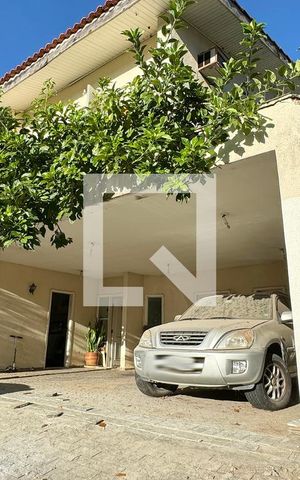 Casa de condomínio à venda com 350m², 4 quartos e 5 vagasFachada