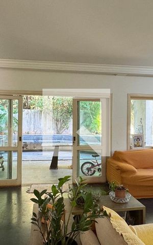 Casa de condomínio à venda com 350m², 4 quartos e 5 vagasSala