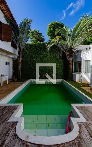 Casa à venda com 465m², 4 quartos e 5 vagas Casa à venda com 465m², 4 quartos e 5 vagasQuintal