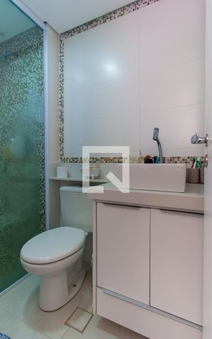 Apartamento para alugar com 61m², 2 quartos e 1 vaga Apartamento para alugar com 61m², 2 quartos e 1 vagaBanheiro da Suíte
