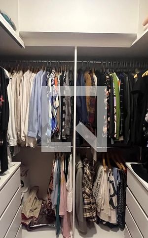 Apartamento à venda com 150m², 2 quartos e 1 vagaCloset da suíte
