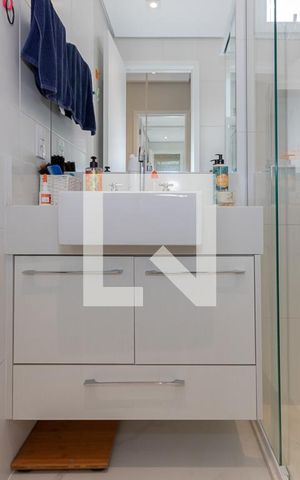Apartamento à venda com 172m², 2 quartos e 3 vagas Apartamento à venda com 172m², 2 quartos e 3 vagasBanheiro da Suíte