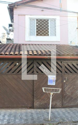 Casa para alugar com 70m², 2 quartos e 1 vagaFachada
