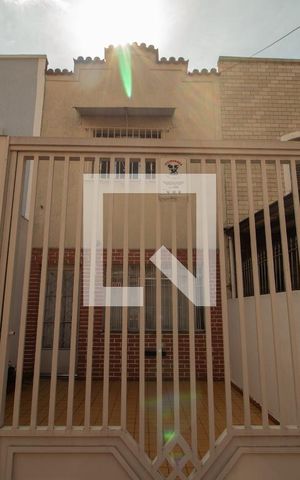 Casa à venda com 120m², 2 quartos e 1 vaga Casa à venda com 120m², 2 quartos e 1 vagaFachada