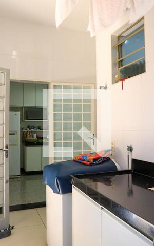 Casa à venda com 274m², 4 quartos e 4 vagas Casa à venda com 274m², 4 quartos e 4 vagasCozinha