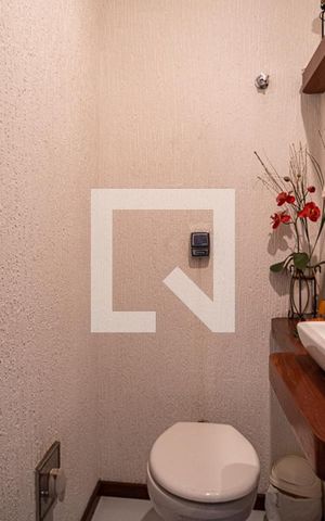 Casa à venda com 380m², 3 quartos e 6 vagas Casa à venda com 380m², 3 quartos e 6 vagasLavabo